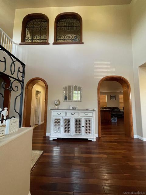 5192 Emerald Cove, San Diego CA: https://media.crmls.org/mediaz/509a3e24-7800-45c7-9e7c-695bb8e53171.jpg