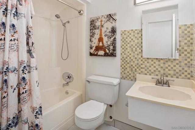 5083 Barry St, Oceanside CA: https://media.crmls.org/mediaz/509a6f51-868b-4370-80fe-5b9f0eca4171.jpg