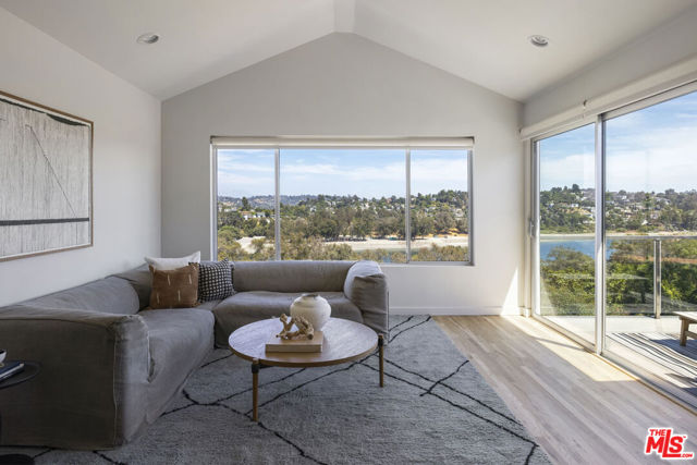 2264 Moreno Drive, Los Angeles CA: https://media.crmls.org/mediaz/509ae0c7-ca8c-484d-9bec-a49cb04178d8.jpg