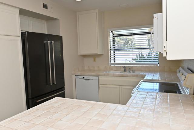 3160 Arroyo Vista, Carlsbad CA: https://media.crmls.org/mediaz/509af6e0-0efe-4974-a192-d8e8cfe92ef0.jpg