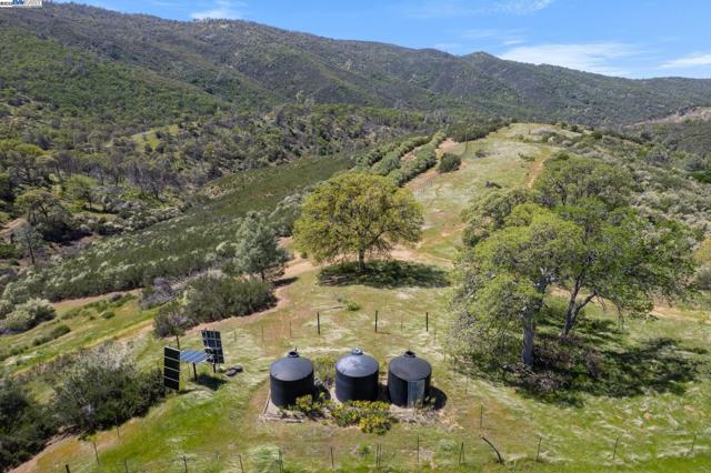 59480 Mines Rd, Livermore CA: https://media.crmls.org/mediaz/509b3b45-d18a-4882-b0e0-2dc6f0951cf2.jpg