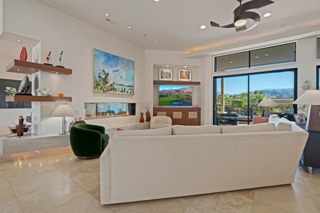 8 Ledgestone Lane, Rancho Mirage CA: https://media.crmls.org/mediaz/509b6baa-3341-47e8-bce9-b45848834021.jpg