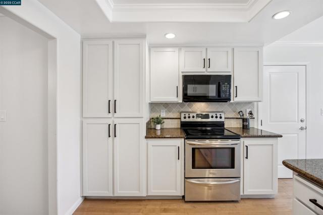 4697 Canary Dr, Pleasanton CA: https://media.crmls.org/mediaz/509ba4b2-1ba0-404d-84f7-479d3ea8cf14.jpg