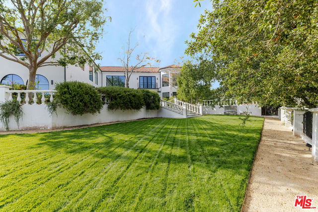 5192 Parkway Calabasas, Calabasas CA: https://media.crmls.org/mediaz/509bd345-fad2-484f-b2d7-ac445d855e39.jpg
