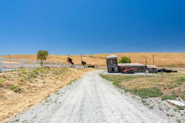 3000 Coppa Court, Hollister CA: https://media.crmls.org/mediaz/509ce0ad-2d07-4e7a-9903-c3e6e926d9e4.jpg