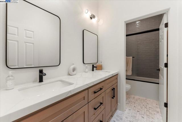 3319 Besana Dr, El Dorado Hills CA: https://media.crmls.org/mediaz/509d5061-78ea-4b05-a32e-9eec7a5c740f.jpg