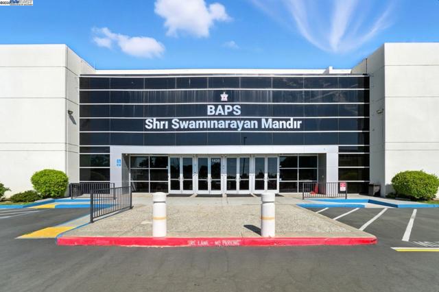 418 Desert Holly St, Milpitas CA: https://media.crmls.org/mediaz/509d67ed-f098-4f8c-968a-d8f19a19c56e.jpg