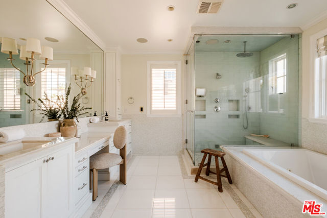 2248 Kelton Avenue, Los Angeles CA: https://media.crmls.org/mediaz/509d9fc0-7218-45c2-840c-0da113a515c1.jpg