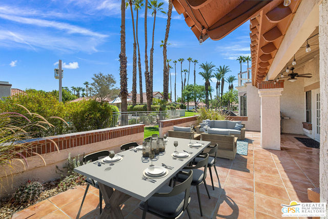 106 Avellino Circle, Palm Desert CA: https://media.crmls.org/mediaz/509ddae6-2f50-4859-bbe3-d61e1a174e85.jpg