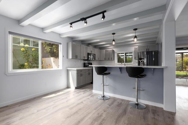 348 Avenida De Las Rosas, Encinitas CA: https://media.crmls.org/mediaz/509dff69-edb7-4d09-ab50-aaa34a3f43f0.jpg