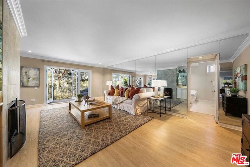 2345 Roscomare Road #201