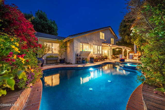 11556 Coralberry Court, Moorpark CA: https://media.crmls.org/mediaz/509e9f23-8bd4-49b3-855e-9340da5a933c.jpg