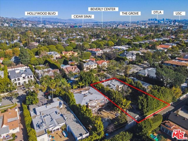 705 N Camden Drive, Beverly Hills CA: https://media.crmls.org/mediaz/509ee791-26ee-4515-9366-48dac11f5221.jpg