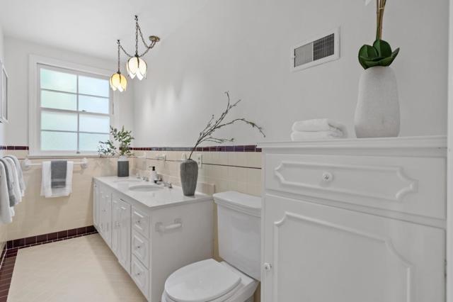 206 Frances Lane, Redwood City CA: https://media.crmls.org/mediaz/509ef082-7cf6-466f-9f10-924ba7edfa73.jpg