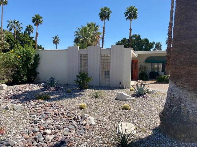 48190 Birdie Way, Palm Desert CA: https://media.crmls.org/mediaz/509f09be-db52-4c15-b37b-7764a50bef91.jpg
