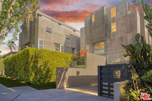 1220 N Orange Grove Avenue, West Hollywood CA: https://media.crmls.org/mediaz/509f1ce0-3e31-4ad9-8ea4-089bc16469a3.jpg
