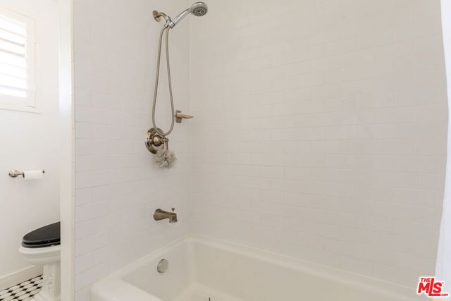 2344 Sunset Heights Drive, Los Angeles CA: https://media.crmls.org/mediaz/509f5f69-5a21-461d-b050-f54f672b3569.jpg
