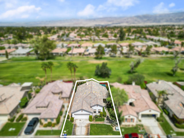 82626 Redford Way, Indio CA: https://media.crmls.org/mediaz/509fa312-a350-43e2-97bb-e43b1de0e397.jpg