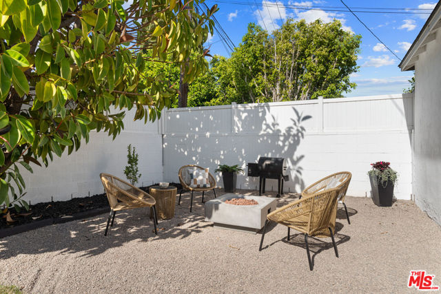 6129 W 76th Street, Los Angeles CA: https://media.crmls.org/mediaz/509fdc3a-1907-4298-bbe3-5f6176d9ff21.jpg