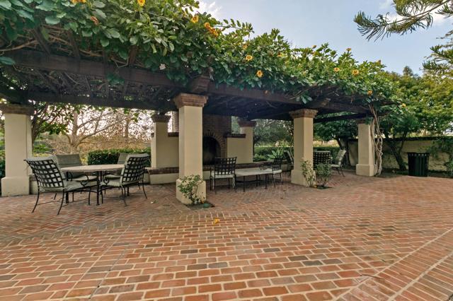 2258 Aventurine Place, Carlsbad CA: https://media.crmls.org/mediaz/509fe2e6-cd2e-4c02-b11f-8a66be1cb702.jpg