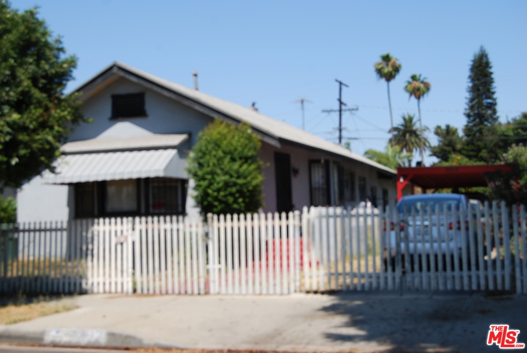 6512 Makee Avenue, Los Angeles, CA 90001