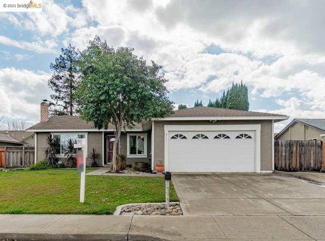 511 Nottingham Drive Brentwood, California Beautifully updated single story situated in the heart of Brentwood! Featuring a remodeled kitchen with double oven, breakfast bar, newer appliances, & wine rack. New flooring throughout and remodeled bathrooms. Bedrooms with wainscot & chair rail. Crown moulding throughout. New interior and exterior paint. Gorgeous backyard landscaping with mature trees and pool! Potential RV/Boat parking in a large side yard. Great neighborhood situated close to schools, water & skate parks, walking trails, downtown, stores and more!