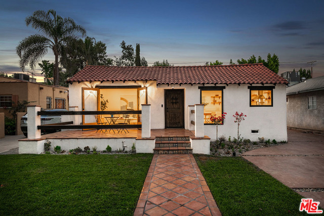 Photo of 11101 Blix Street, Toluca Lake, CA 91602