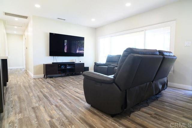 2394 Dryden Avenue, El Cajon CA: https://media.crmls.org/mediaz/50a04316-f998-4da4-bbfa-899dbcb3a540.jpg