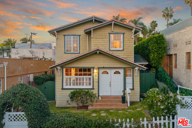 41 Vicente Terrace, Santa Monica CA: https://media.crmls.org/mediaz/50a0bf4c-b022-4dbb-b262-cb8498aa98d6.jpg