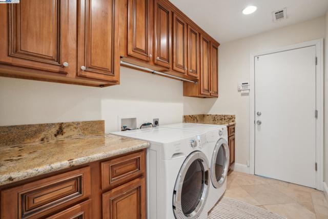 367 Mt Washington Way, Clayton CA: https://media.crmls.org/mediaz/50a0edea-fc2e-4388-981f-875b1a2f20b1.jpg