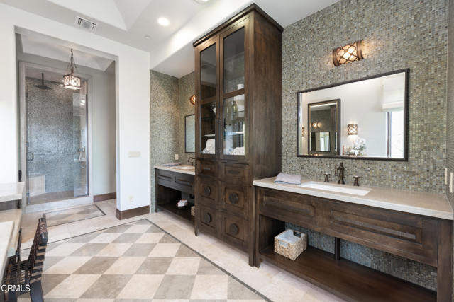 2330 Crystal Lane, Pasadena CA: https://media.crmls.org/mediaz/50a106e5-f333-4528-a43e-30f7487fcb56.jpg