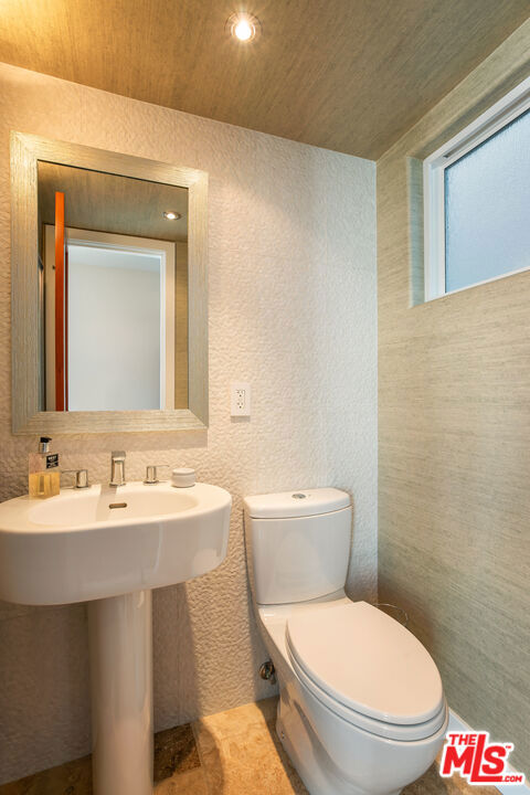 11770 Pacific Coast Highway, Malibu CA: https://media.crmls.org/mediaz/50a11972-ec01-468d-99cc-bc8f151121e1.jpg