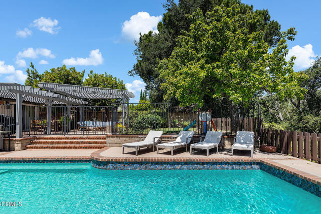 18845 Braemore Road, Porter Ranch CA: https://media.crmls.org/mediaz/50a12451-0c6c-4631-8006-9c5e1953934f.jpg