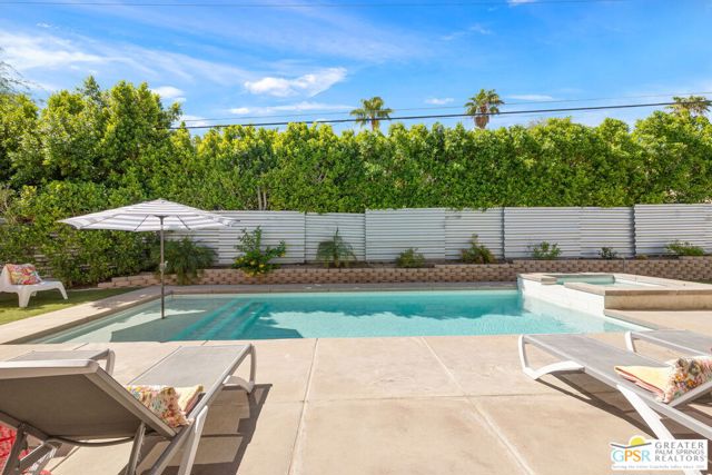 2461 N Junipero Avenue, Palm Springs, CA 92262