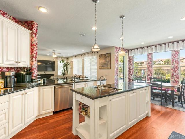 10794 Spur Point Court, San Diego CA: https://media.crmls.org/mediaz/50a13ea3-2024-4bc1-b4f6-4a02dd0333e6.jpg