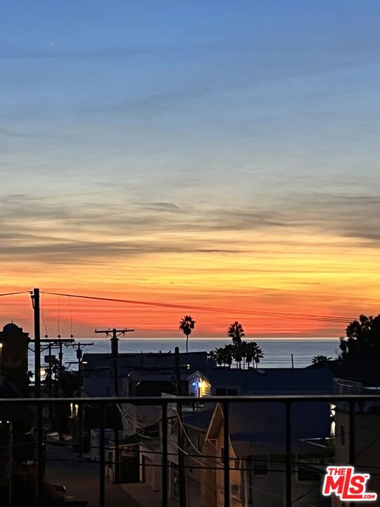 255 Main Street, Venice CA: https://media.crmls.org/mediaz/50a151ec-e32e-4313-902e-231a35c92340.jpg