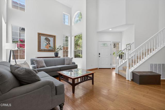 5004 Ladera Vista Drive, Camarillo CA: https://media.crmls.org/mediaz/50a1a97d-dbe6-4b03-9537-3dc900bd1a6d.jpg