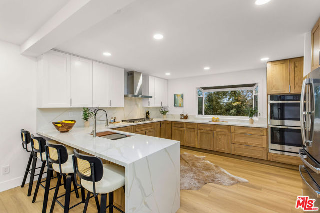 4804 La Villa Marina, Marina del Rey CA: https://media.crmls.org/mediaz/50a1e74b-61ec-42ac-9df2-b683d00fae6a.jpg