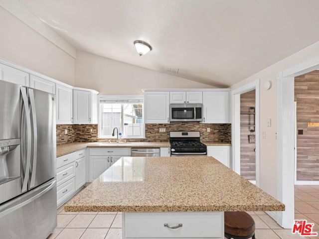 18717 Kimbrough Street, Canyon Country CA: https://media.crmls.org/mediaz/50a21b30-3986-4994-a750-be13383a08a7.jpg