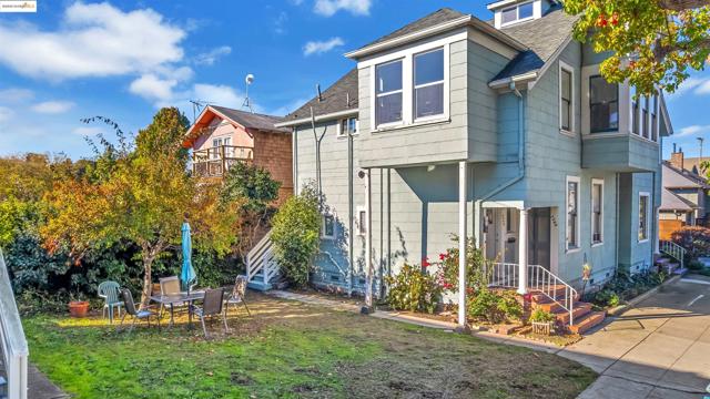 897 Oak Street, Alameda CA: https://media.crmls.org/mediaz/50a23a7c-e775-46ce-9e85-9c20341d63ac.jpg
