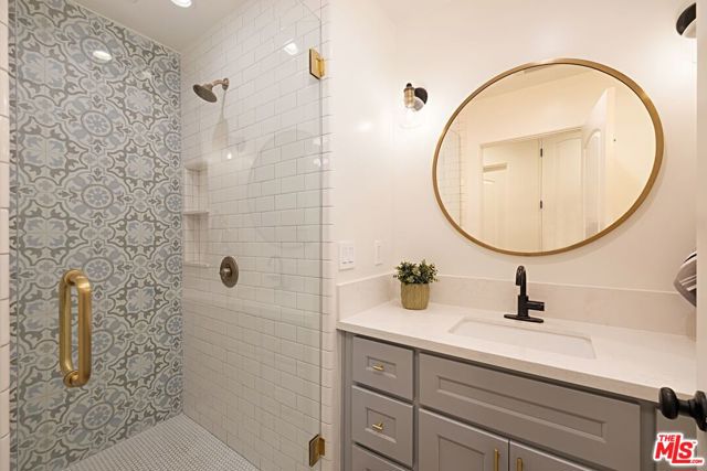 8961 Cadillac Avenue, Los Angeles CA: https://media.crmls.org/mediaz/50a252cf-4312-490f-a3d1-f88871f78433.jpg