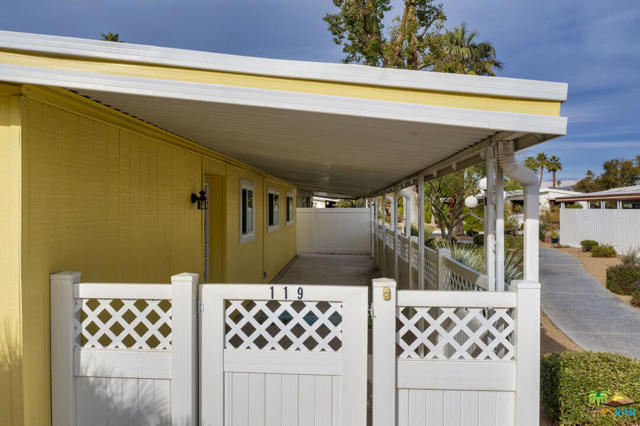 119 Aliso Drive, Palm Springs CA: https://media.crmls.org/mediaz/50a25527-3fca-44cd-9406-820528f868ea.jpg