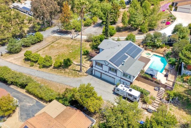 20809 Viento Valle, Escondido CA: https://media.crmls.org/mediaz/50a2e5cf-cae4-4831-8e26-1ae7567d4f91.jpg
