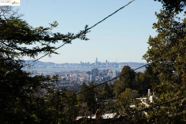 2976 Joaquin Miller Rd, Oakland CA: https://media.crmls.org/mediaz/50a34225-0a0d-4ffb-899d-65225fb09d55.jpg