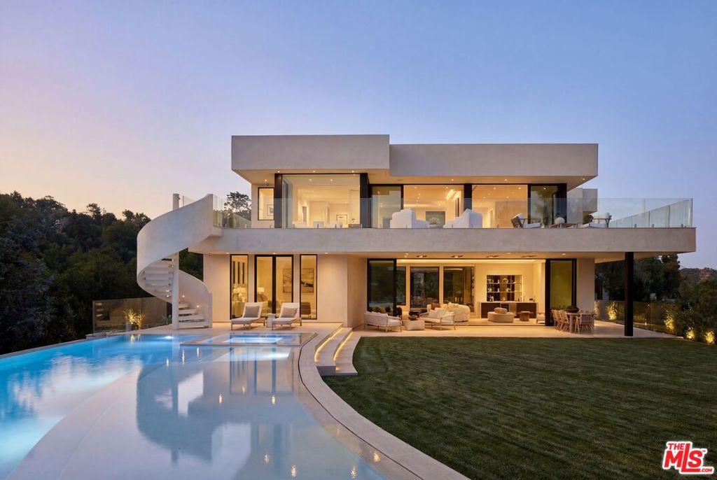 2700 Woodstock Road — Modern