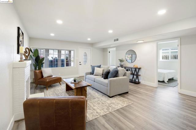 Image 3 of 26 For 2444 39th Ave