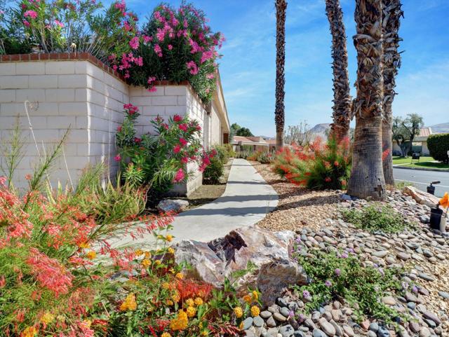 35738 Calle Montigo, Cathedral City CA: https://media.crmls.org/mediaz/50a446d7-2d5a-4f72-8a6f-92cf0b02c060.jpg