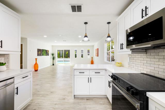 52885 Avenida Carranza, La Quinta CA: https://media.crmls.org/mediaz/50a4599e-1009-439f-a9bb-69775561983d.jpg
