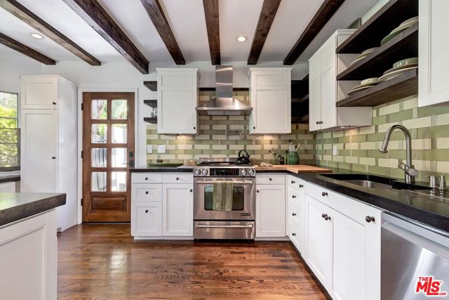 5990 Saturn Street, Los Angeles CA: https://media.crmls.org/mediaz/50a461ba-8545-4914-8be6-7d2f92419fbf.jpg