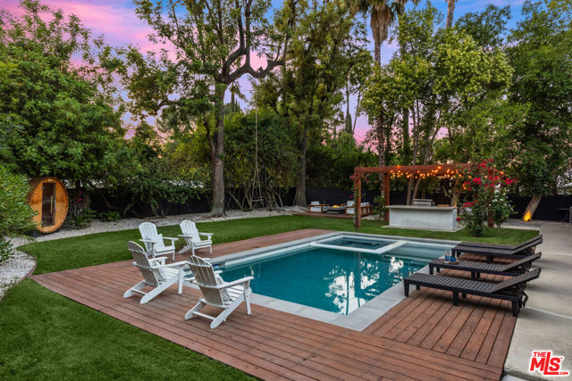 5831 Elba Place, Woodland Hills CA: https://media.crmls.org/mediaz/50a48307-406c-43a8-b80c-5092ec7687cd.jpg